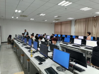 技藝爭鋒，代碼生輝——我校第六屆學生技能競賽之Web前端設計賽項圓滿落幕